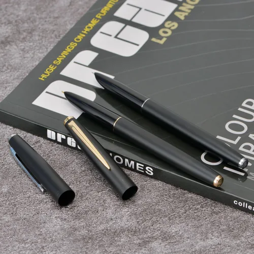 Vista 7 de 2 plumas estilográficas Jinhao 911 de punta extrafina, color negro mate con detalles dorados y plateados, ligeras y duraderas, incluye cartuchos