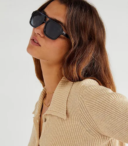 Vista 3 de AIEYEZO Lentes de sol cuadrados retro para mujeres y hombres, lentes de sol rectangulares de moda estilo aviador, lentes de sol vintage de los años