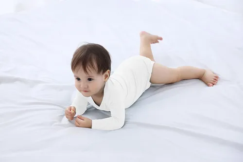Vista 5 de GUISBY Body unisex de rayón de bambú a presión para bebé, manga larga con puños y mitones