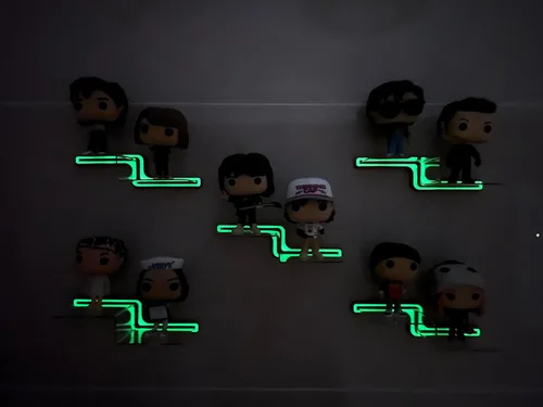 Vista 2 de YODAR Paquete de 5 estantes organizadores de acrílico transparente para figuras Funko Pop, estante de exhibición invisible para decoración