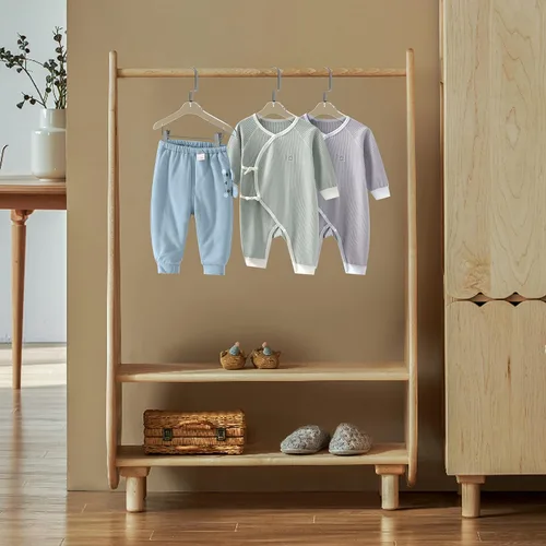 Vista 6 de Perchas de acrílico Lucite de calidad de 12.5 pulgadas para pantalones, paquete de 4, elegante colgador de ropa con ganchos dorados o plateados