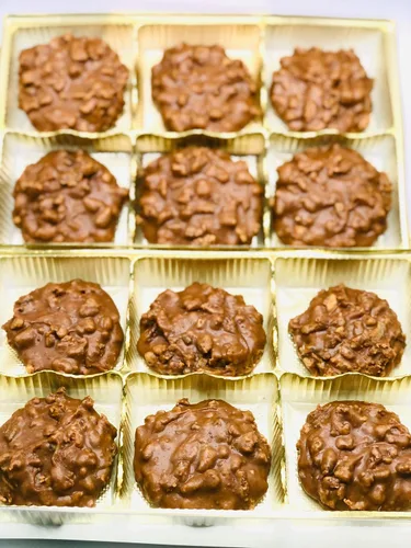 Vista 2 de Auténtico caramelo cremoso de nuez del sur de Charleston Pralines (12)