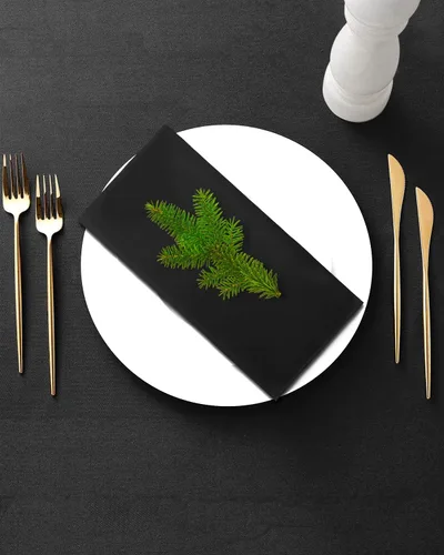 Vista 4 de VIJIV Juego de 12 servilletas de tela y juego de 6 anillos para servilletas dorados, 17x17 servilletas de cena de satén cuadradas con flores