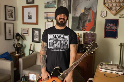 Vista 3 de ShirtBANC M.W.A. - Camisa para hombre mexicanos con actitud, icónica parodia mexicana