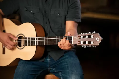 Vista 16 de Ortega Student Series Pro - Guitarra clásica de nailon de 6 cuerdas de tamaño completo, parte superior de abeto Engelmann sólido, satén natural (R55)