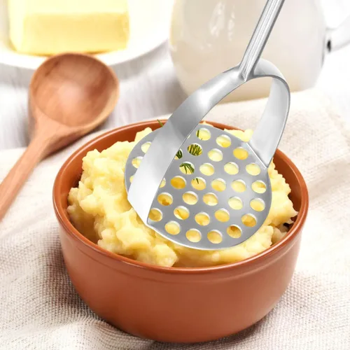 Vista 2 de Angoily Triturador de papas de acero inoxidable con mango de madera, prensador de papas resistente para papas de mano para aguacate y verduras