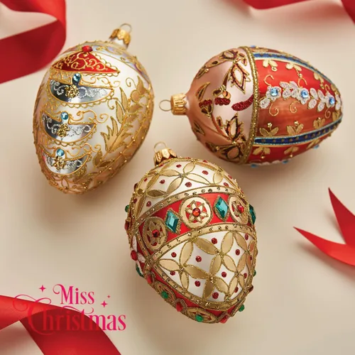 Vista 2 de Miss Christmas Palace Collection 2025 - Adorno dorado para árbol de Navidad de cristal soplado de 5 pulgadas (elegante patrón vienés)