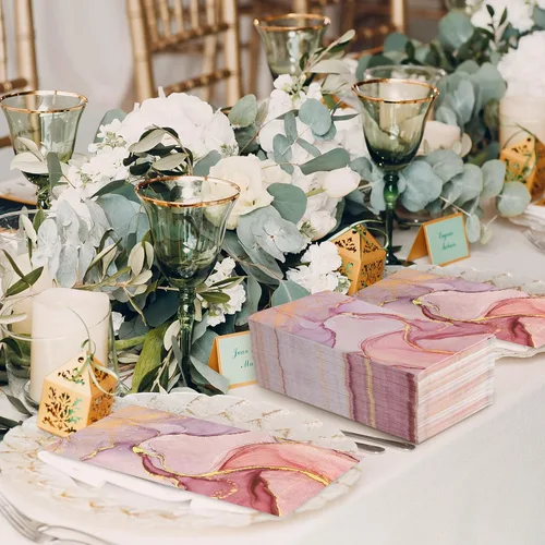 Vista 4 de AnyDesign Paquete de 100 servilletas desechables de mármol para invitados, servilletas de papel elegantes color rosa dorado marmoleado para cena