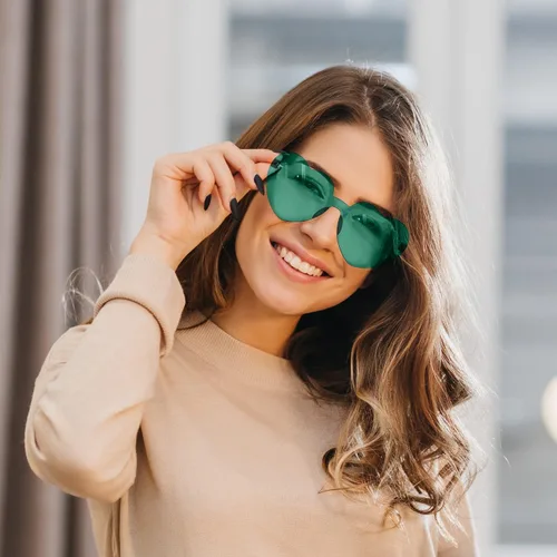 Vista 8 de Paquete de 12 lentes de sol de corazón para mujer, resistentes lentes de sol en forma de corazón para regalos de orgullo y despedida de soltera