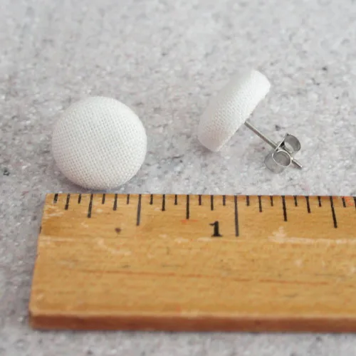 Vista 3 de Waffle Fabric Button Earrings