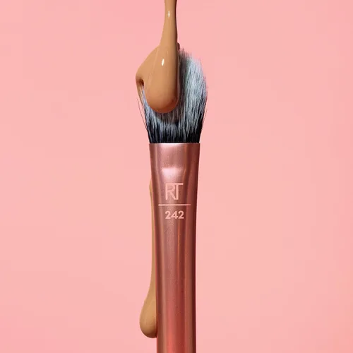 Vista 4 de Real Techniques Cepillo de maquillaje corrector iluminador, cepillo viral de pata de gatito oculta debajo de los ojos e imperfecciones, cubre