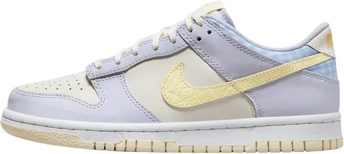 Vista 47 de Nike Kid's Dunk Low Sneaker