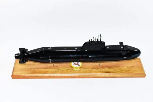 Vista 3 de HMS Astute (S119) Modelo submarino, Marina, 20 pulgadas, modelo a escala, caoba, clase astuta
