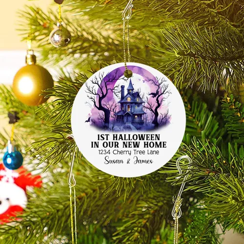 Vista 4 de Adorno personalizado para el primer Halloween en nuestro nuevo hogar 2025, adorno de Halloween personalizado para el hogar con dirección y nombres