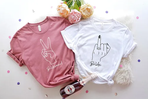 Vista 5 de Bride Shirt, Bridesmaid Shirt, Bachelorette Party T-Shirt, Bridesmaid Proposal Gifts, Bridal Party Matching Shirt, Wedding Party Gift