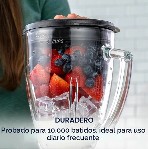 Vista 4 de Oster® Classic Series Licuadora de 8 Velocidades con Jarra de Vidrio de 6 Tazas, Gris
