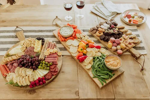 Vista 12 de TOSCANA - una marca Picnic Time - Tabla rectangular de charcutería Ravi, plato de madera para servir, tabla de queso, (madera de mango)