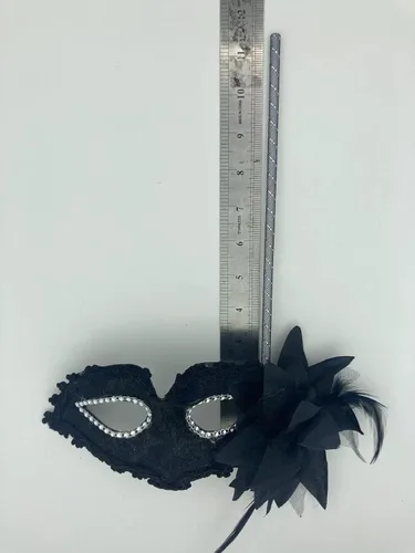 Vista 9 de AZYOUNG Máscaras de mascarada para mujer, con plumas, laterales, pétalos, flores, pétalos, máscara de encaje de mano con palo