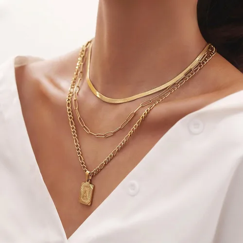 Vista 3 de Honsny Collares de oro con inicial para mujer, delicado colgante de letra cuadrada de serpiente de oro de 18 quilates, collar de gargantilla