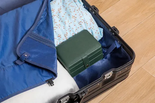 Vista 7 de Cnrouke Organizador de joyas de viaje, pequeño joyero, joyero portátil para niñas y mujeres, organizador de joyas de cuero sintético de doble capa