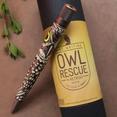 Vista 2 de Retro 51 Tornado™ Rescue - Bolígrafo Owl Rescue