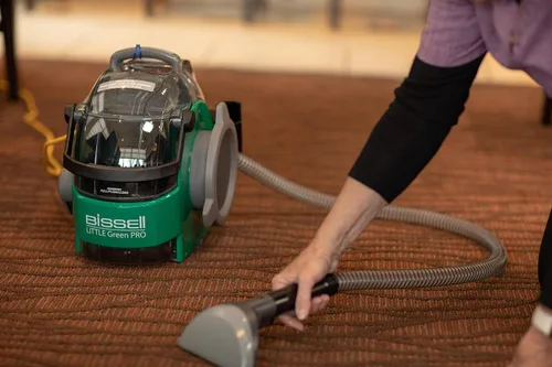 Vista 3 de Bissell Little Green Pro Commercial Spot Cleaner BGSS1481 y BISSELL Eliminador profesional de orina de mascotas + fórmula de limpieza de alfombras