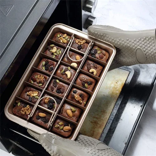 Vista 5 de Hniuyun Bandeja para brownie con divisores, bandeja antiadherente para hornear de 18 rebanadas, acero de alto carbono para horno, tamaño 12 x 7.9 x