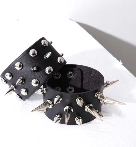 Vista 2 de Eigso 2-5 pulseras de piel sintética para hombres y mujeres, pulseras góticas steampunk ajustables con cadenas