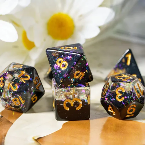 Vista 3 de Juego de dados de resina para DND, juego de 7 dados poliédricos negros D&D rellenos con papel de colores brillantes para juegos de rol