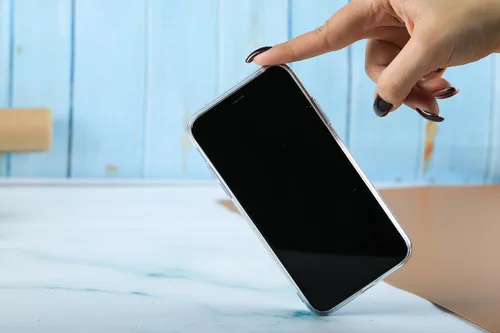 Vista 3 de Funda para iPhone 15 Plus, vidrio templado, anti amarillo, protección completa de grado militar, transparente, delgada, a prueba de golpes