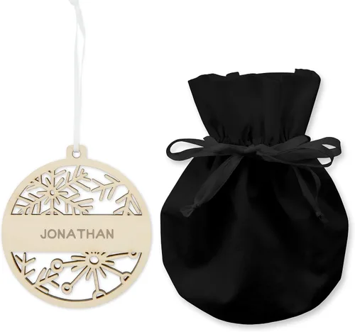 Vista 4 de Weddingstar Adorno personalizable para árbol de Navidad con copo de nieve de madera grabado, apellido