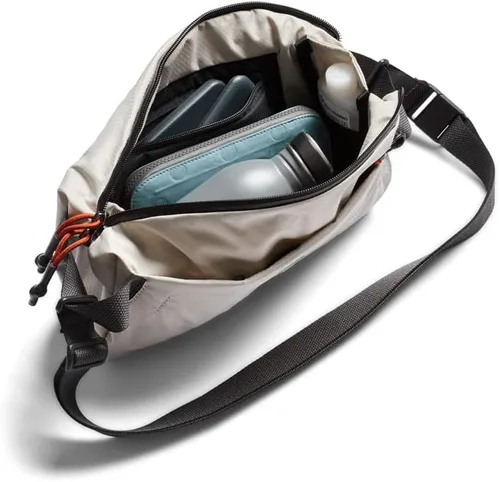 Vista 2 de Bellroy Lite Sling (bolsa cruzada ligera), Tiza, talla única
