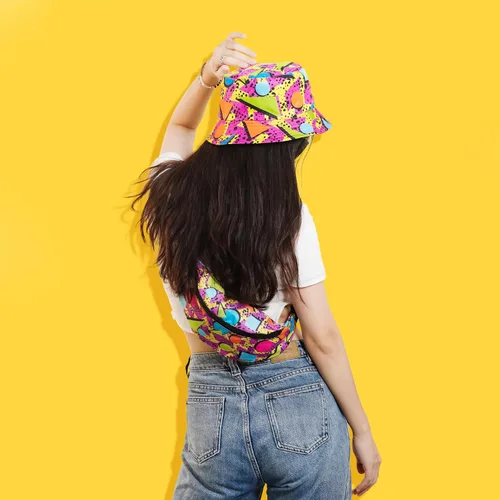 Vista 7 de Riñonera de los años 80 y 90 para mujeres y hombres, cangurera de neón, sombrero de los años 90, traje casual retro para disfraz de los años 8090