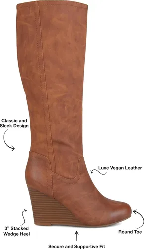 Vista 2 de Journee Collection Botas largas para mujer con tacón de cuña y cremallera interior, color marrón, 8, Marrón