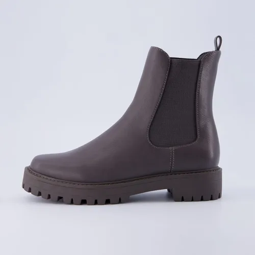 Vista 2 de CUSHIONAIRE Botas Chelsea sin cordones Felix para mujer + espuma viscoelástica, anchos disponibles