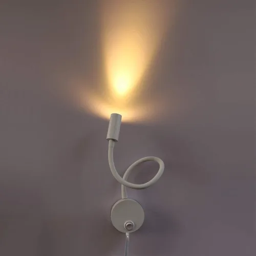 Vista 2 de Lámpara de imagen LED de 3 W, tubo flexible con botón enchufable, acabado blanco cálido