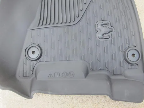 Vista 4 de Mopar Ram 1500 DT (nuevo estilo de carrocería) Crew Cab All Weather Mats Nuevo OEM