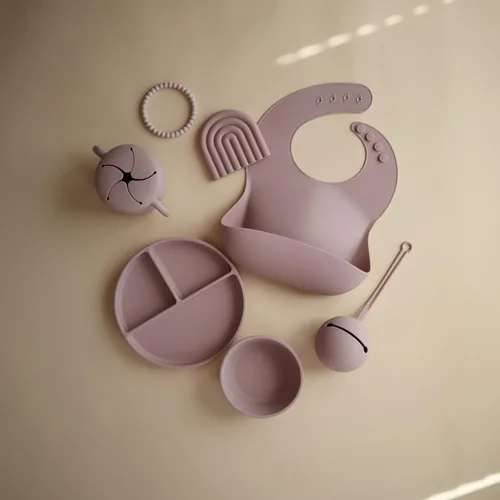 Vista 145 de Mushie - Babero de silicona para bebé, ajustable y resistente al agua (abejas) De 4 a 24 meses, lavable a máquina, correa ajustable