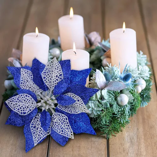 Vista 4 de Juego de 14 flores de Pascua de 8.7 pulgadas de ancho, 4 capas de flores de pascua con purpurina azul para árbol de Navidad, coronas, guirnaldas