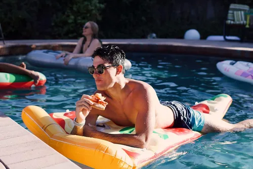 Vista 3 de Coconut Outdoor Deluxe Pizza Slice - Flotador de piscina – Balsa inflable – Flotador de tumbona duradero de larga duración y juguete de agua