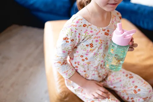 Vista 6 de Botella de agua Simple Modern Kids DC Comics para niños, vaso de plástico Tritan sin BPA con tapa con popote a prueba de fugas, reutilizable y DC