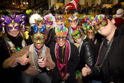 Vista 6 de Juego de 16 máscaras de Mardi Gras a granel: decoraciones para fiestas, recuerdos de carnaval (fieltro)