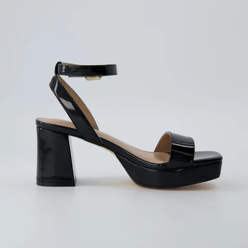 Vista 4 de CUSHIONAIRE Sandalias de vestir con plataforma Cherry para mujer + espuma viscoelástica y anchos disponibles