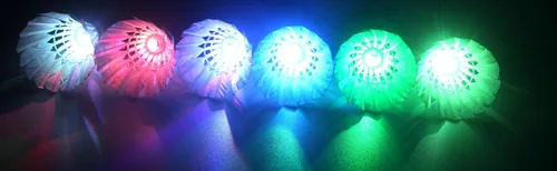 Vista 2 de LED de bádminton Birdies, LED colorido volante oscuro noche ganso pluma resplandor pájaros iluminación interior actividades deportivas al aire libre