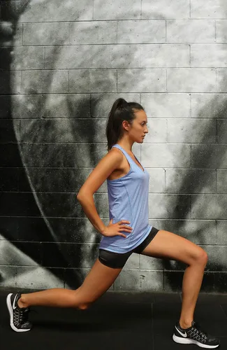Vista 7 de Icyzone Camiseta deportiva con espalda cruzada, sin mangas, para mujer, paquete de 3