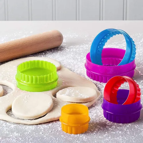 Vista 7 de 6 cortadores redondos festoneados de plástico para hornear galletas, fondant, cortadores de pasteles de doble cara acanalados y bordes lisos
