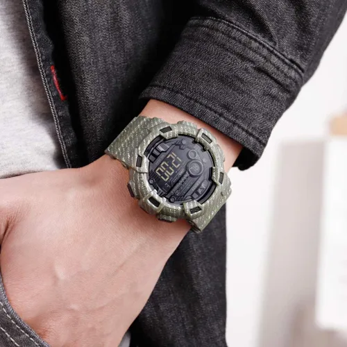 Vista 4 de FANMIS Reloj deportivo digital LED para hombre, militar, multifunción, alarma de doble hora, cronómetro, 12H24H, retroiluminación de 164 pies, 164.0