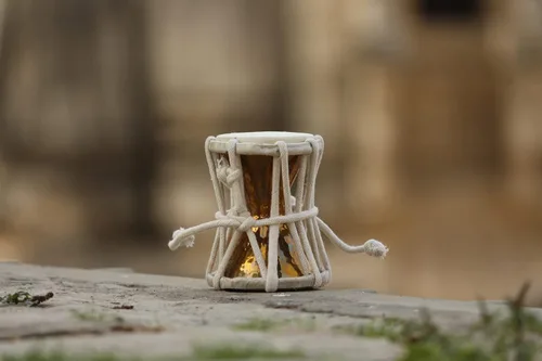Vista 6 de De Kulture - Instrumentos de percusión musical tradicional india de latón Damroo (Mini), tambor hecho a mano, 3 x 4 pulgadas (DH)