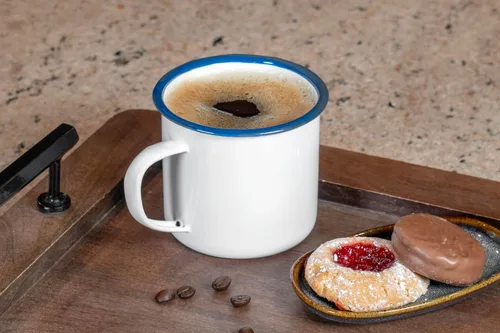 Vista 2 de Red Co. Juego de 6 tazas redondas de café y té de metal esmaltado de 12 onzas con asa, borde blanco sólido y azul marino