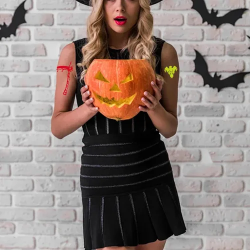 Vista 2 de XMASIR Kit de 45 plantillas de tatuaje con purpurina de Halloween para niños, plantillas de calabaza de Halloween, calcomanías temporales de tatuaje